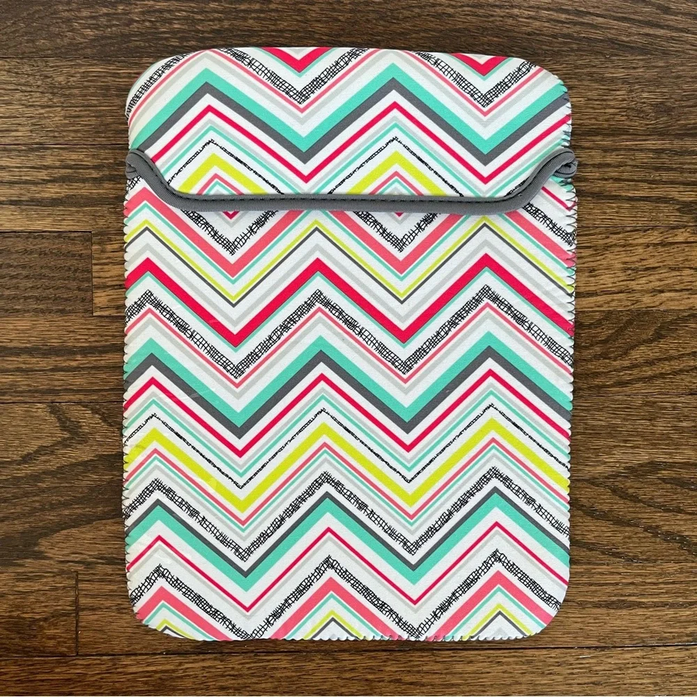 31 Thirty-One Tote a Tablet Case Ipad Kindle Nook Party Punch Chevron